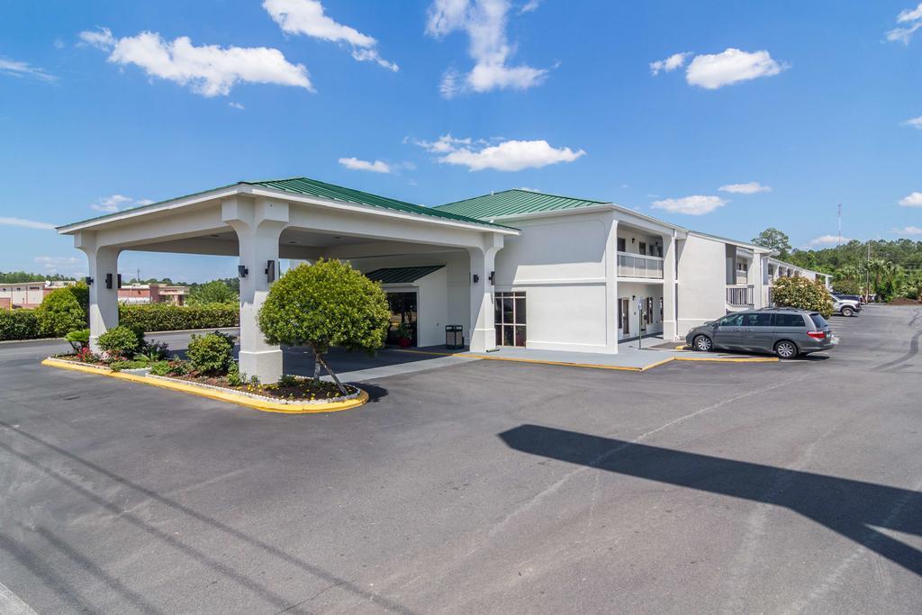 Motel 6 Waycross Bagian luar foto
