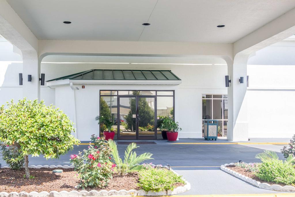Motel 6 Waycross Bagian luar foto