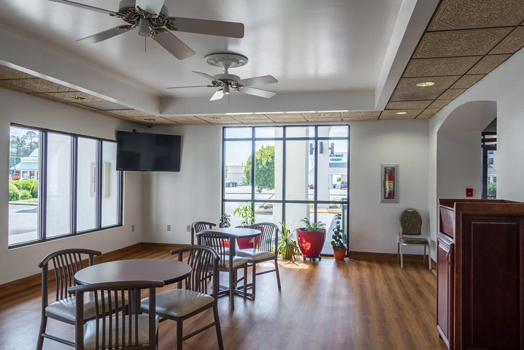 Motel 6 Waycross Bagian luar foto