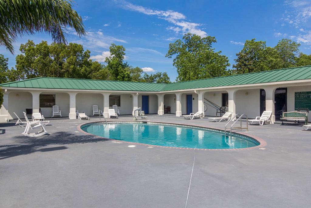 Motel 6 Waycross Bagian luar foto