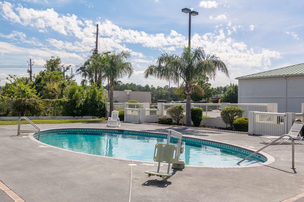 Motel 6 Waycross Bagian luar foto