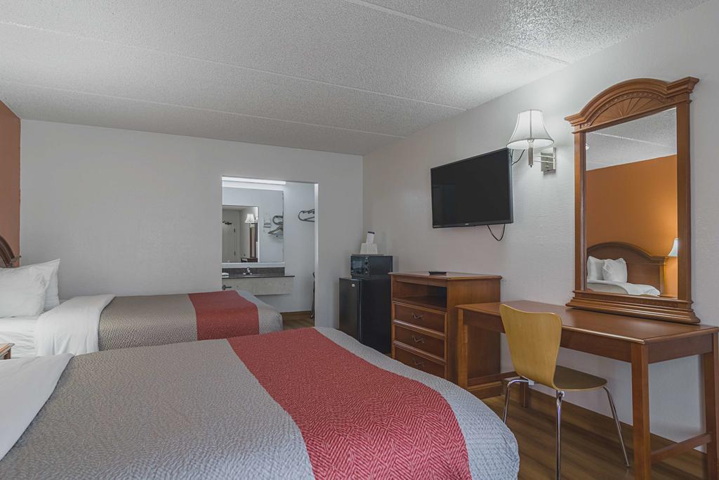 Motel 6 Waycross Bagian luar foto