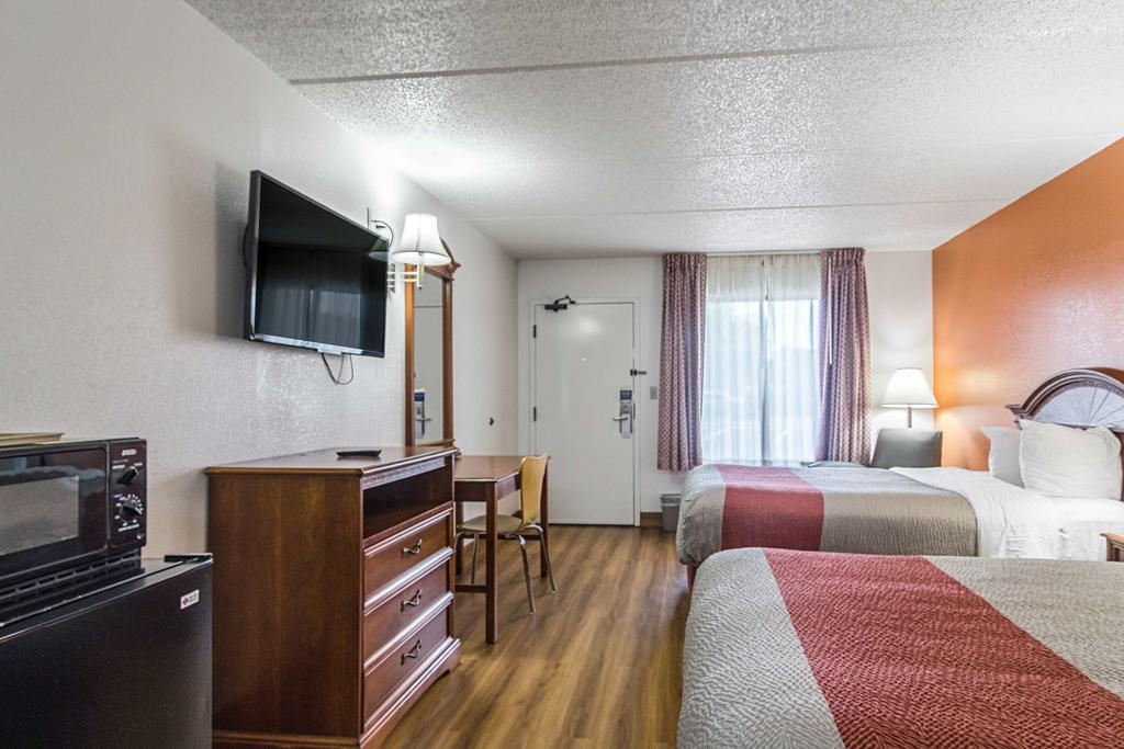Motel 6 Waycross Bagian luar foto