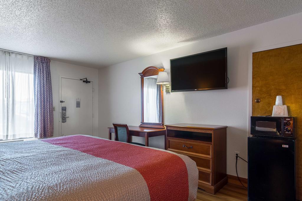 Motel 6 Waycross Bagian luar foto