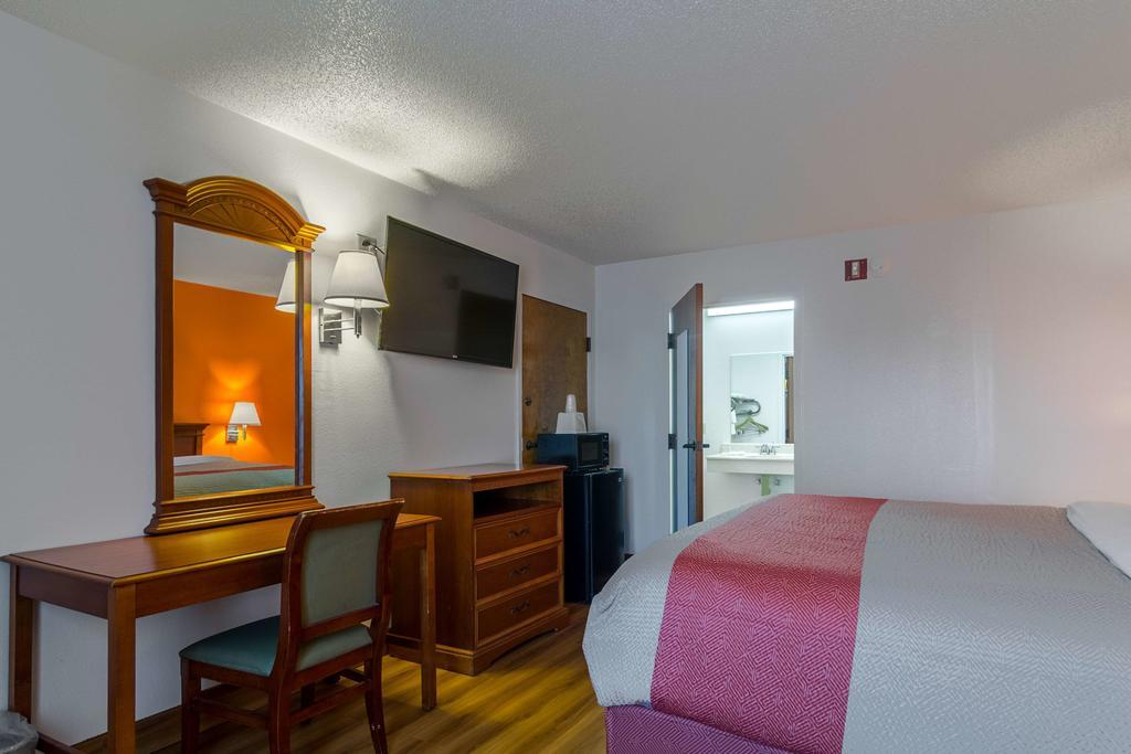 Motel 6 Waycross Bagian luar foto