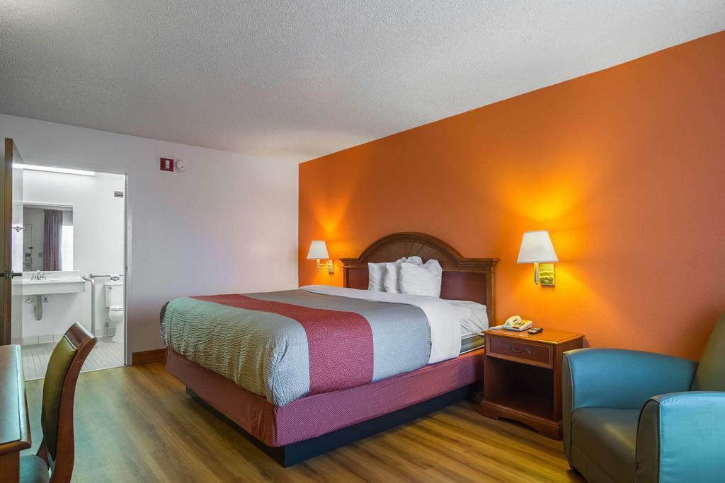 Motel 6 Waycross Bagian luar foto