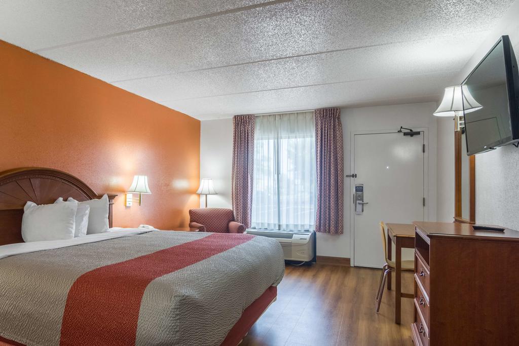 Motel 6 Waycross Bagian luar foto