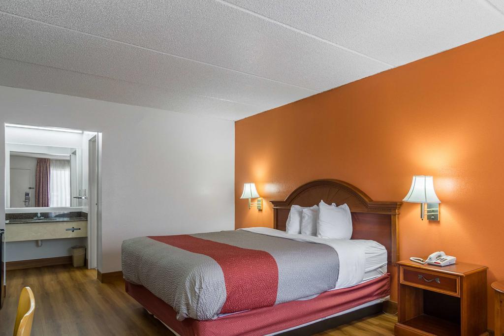 Motel 6 Waycross Bagian luar foto