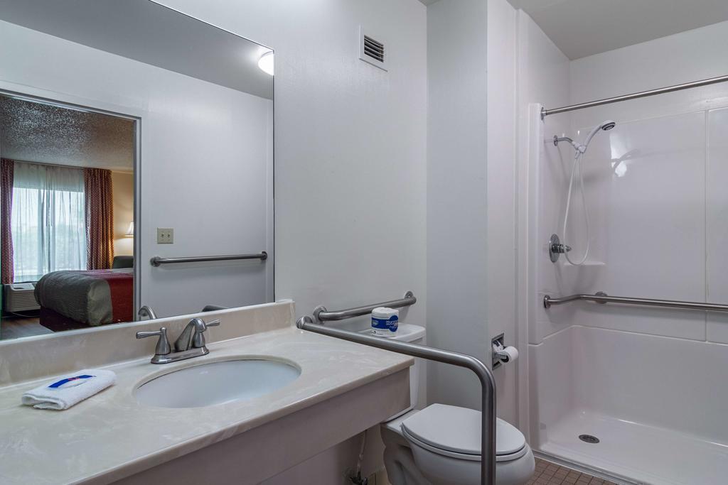 Motel 6 Waycross Bagian luar foto